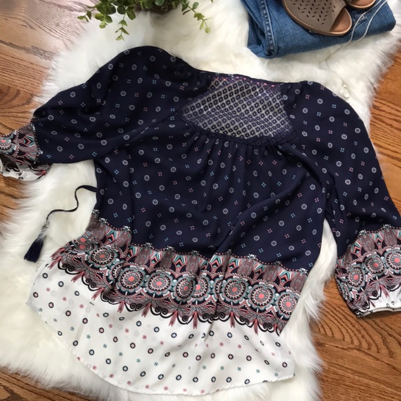 Super cute Boho top size S with tassel tie detail - Picture 8 of 8